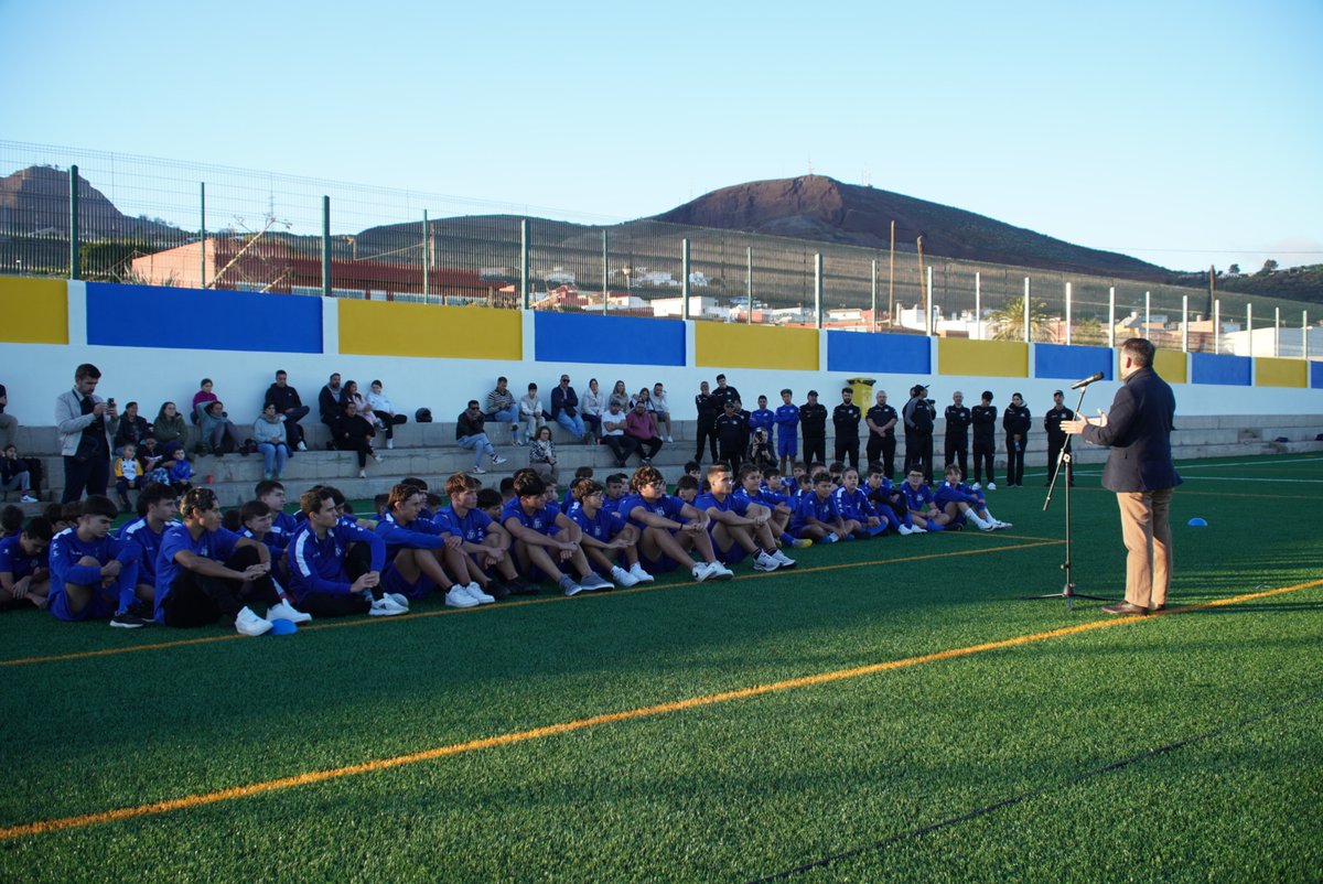 Santa Cruz Deportes (@deportesctfe) on Twitter photo 💚💙 Santa Cruz ha reinaugurado oficialmente el campo de fútbol de El Tablero, tras la rehabilitación del césped y la renovación del equipamiento deportivo, entre otras actuaciones de mejora
👉 Mas información: santacruzdetenerife.es/web/noticias-y…
#SantaCruzEntrena <a href="/santacruz_ayto/">Ayuntamiento de Santa Cruz de Tenerife</a> 💚💙 Santa Cruz ha reinaugurado oficialmente el campo de fútbol de El Tablero, tras la rehabilitación del césped y la renovación del equipamiento deportivo, entre otras actuaciones de mejora
👉 Mas información: santacruzdetenerife.es/web/noticias-y…
#SantaCruzEntrena <a href="/santacruz_ayto/">Ayuntamiento de Santa Cruz de Tenerife</a>