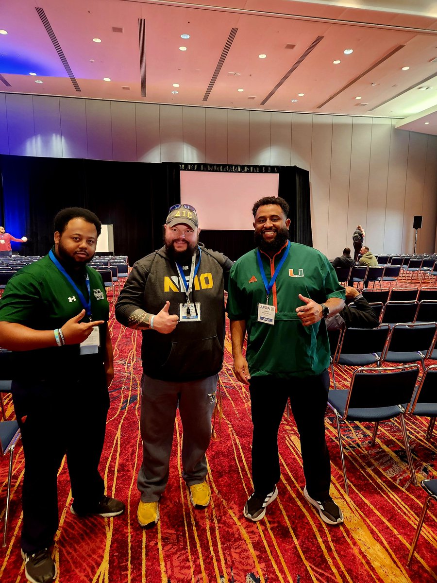 Coach Hulk tweet media