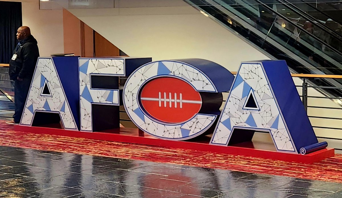 Coach Hulk tweet media