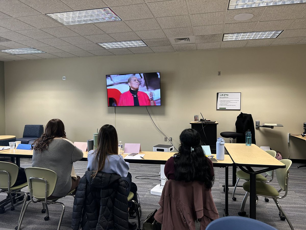 EMarcello20's tweet photo. Excited to work with a group of outstanding new teachers at our New to the U training today. @AGHoulihan @UCPSNC @UCPSNCCareers https://t.co/FS3nNitnNY