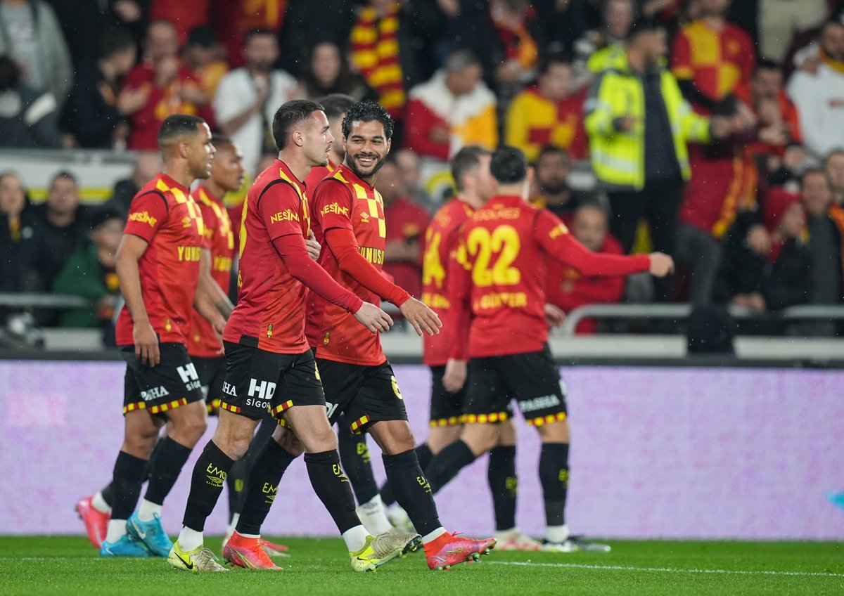 8 - Evinde oynadığı son sekiz Süper Lig maçını kazanan <a href="/Goztepe/">Göztepe Spor Kulübü</a>, kulüp tarihinde ilk kez sekiz karşılaşmalık seri yakaladı. Yalı.