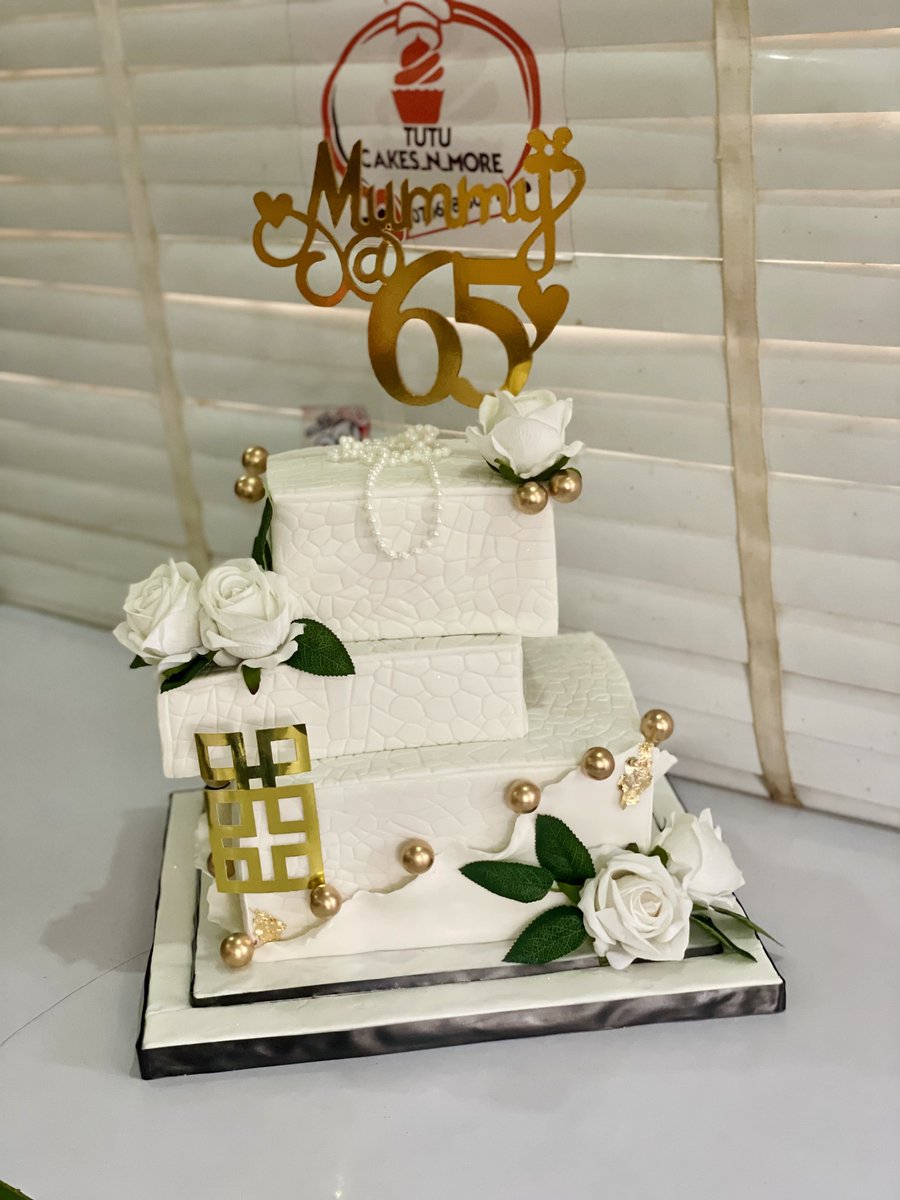 Phlossy18's tweet photo. New year, same passion. even sweeter treats 🍰 😋🎂 starting the year with this beauty 💝 

Location:- @InsideOsogbo 

Please 🥹 if you can see this post, help us RT 🥹🙏 https://t.co/Alt81SPqaY