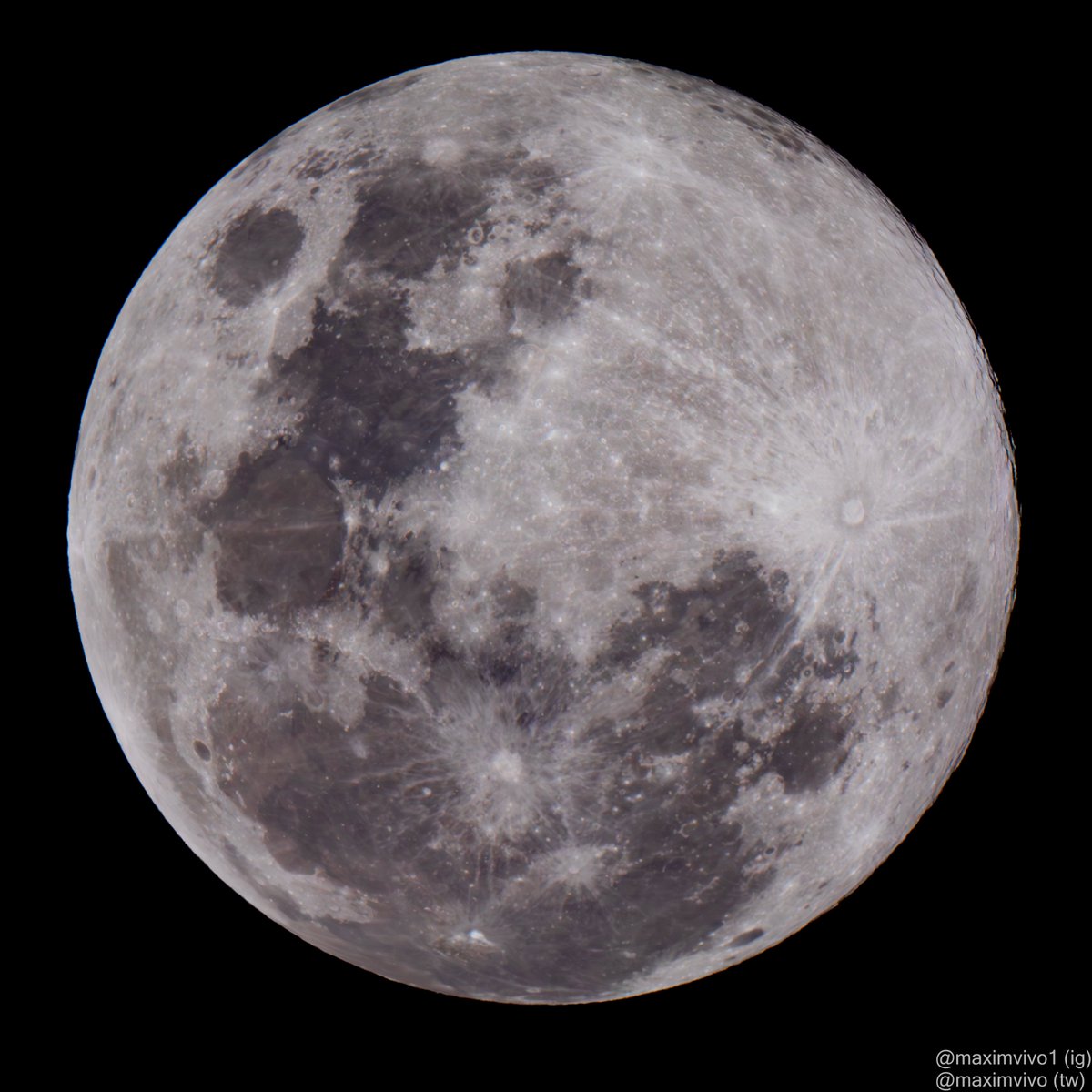 MaximVivo's tweet photo. Primera lluna plena del 2025, la lluna del llop li diuen. Hui està preciosa.
#llunaplena #lunallena #fullmoon #astrophotography #llunadelllop #lunadellobo #woolfmoon https://t.co/cILZKW7hf8