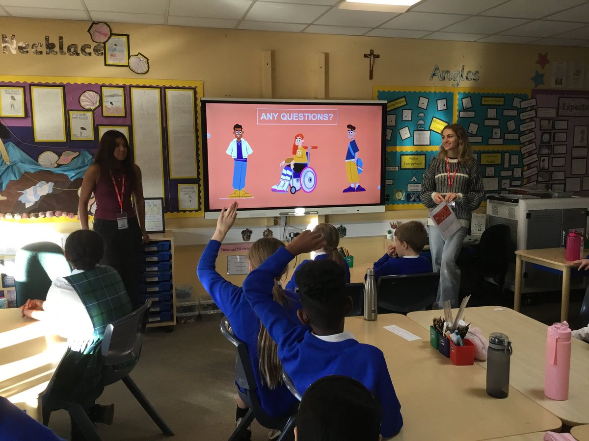 6T_stjohns's tweet photo. Thank you so much to the students from @LivUni who visited our school on Friday and delivered the Students of the Future Roadshow! Our pupils thoroughly enjoyed it and were all left feeling very inspired 🌟 https://t.co/egdJmcA7ng