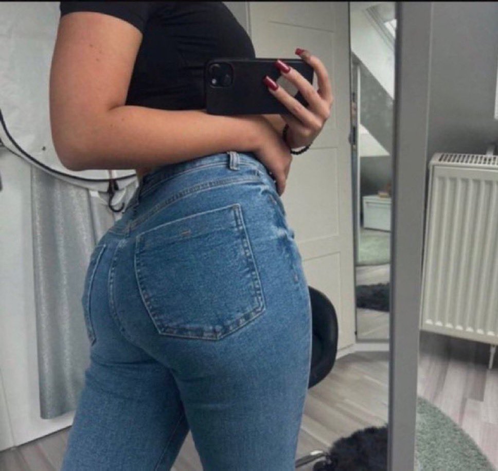 Booty Of The Day tweet media