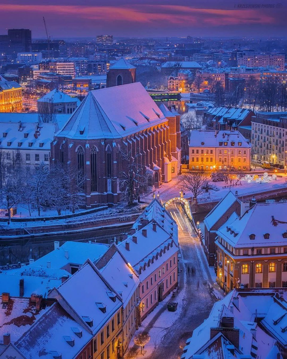 Najpiękniejsze widoki tylko we <a href="/wroclaw_info/">Wroclaw</a> 🩷
📸 instagram.com/jkrzeszovskiph…