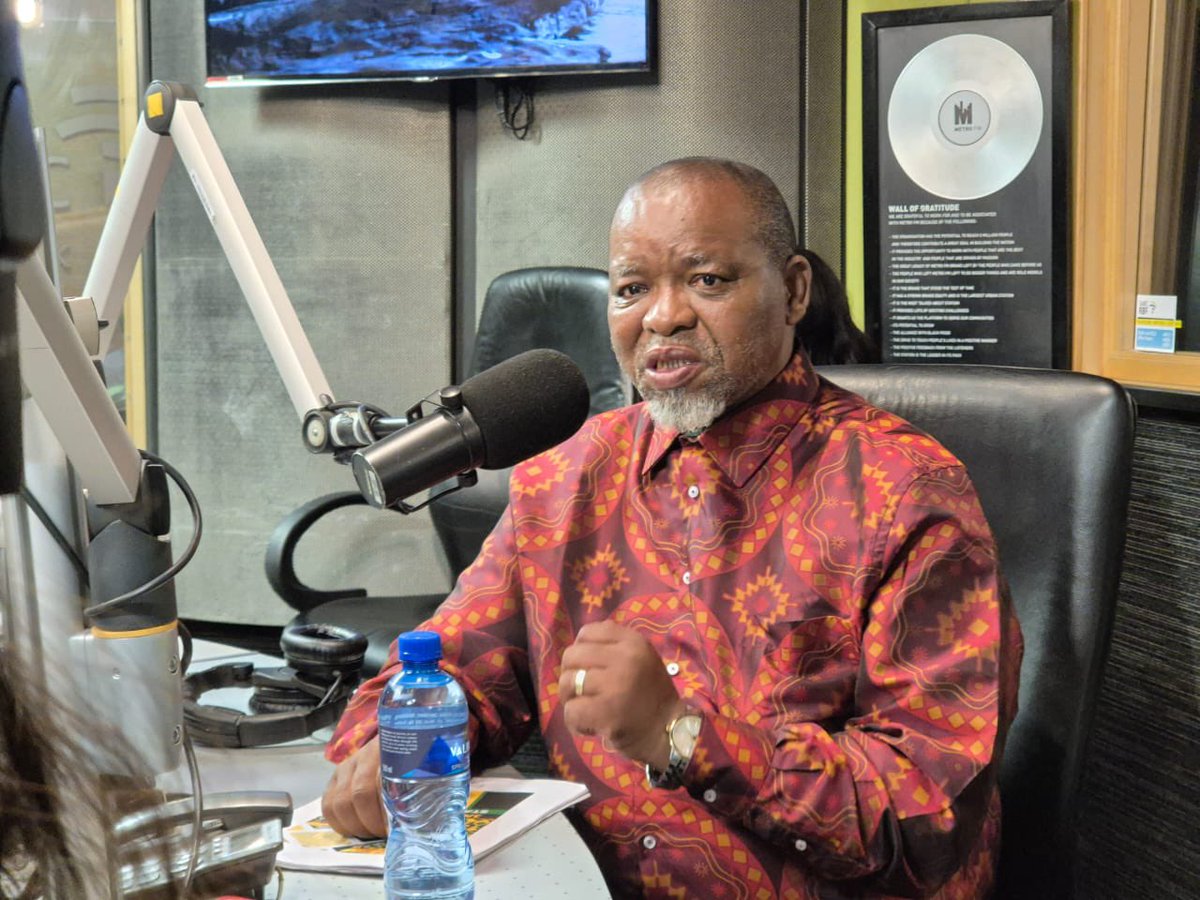MYANC's tweet photo. ANC National Chairperson, Comrade Gwede Mantashe unpacks the #ANC January 8th statement with Faith Mangope on @METROFMSA
#ANC113Anniversary
#ANCJan08statement https://t.co/AbSjUZIndn