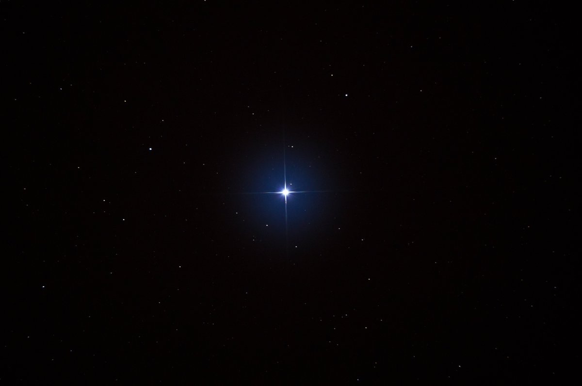 astropics's tweet photo. Vega, the fifth brightest star in the night sky ✨ https://t.co/fURX2ipzbZ
