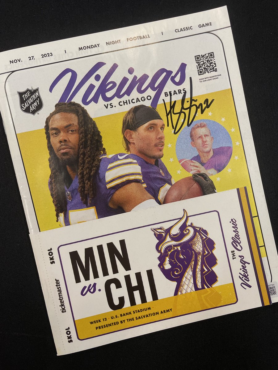 FanHQ's tweet image. 🏈VIKINGS GAMEDAY GIVEAWAY🏈 If Harrison Smith has an interception and the #Vikings win, one lucky Vikes fan will get this signed magazine!

REPOST and FOLLOW for your chance to win!

Good luck and #SKOL  

*Winner contacted from this account only.