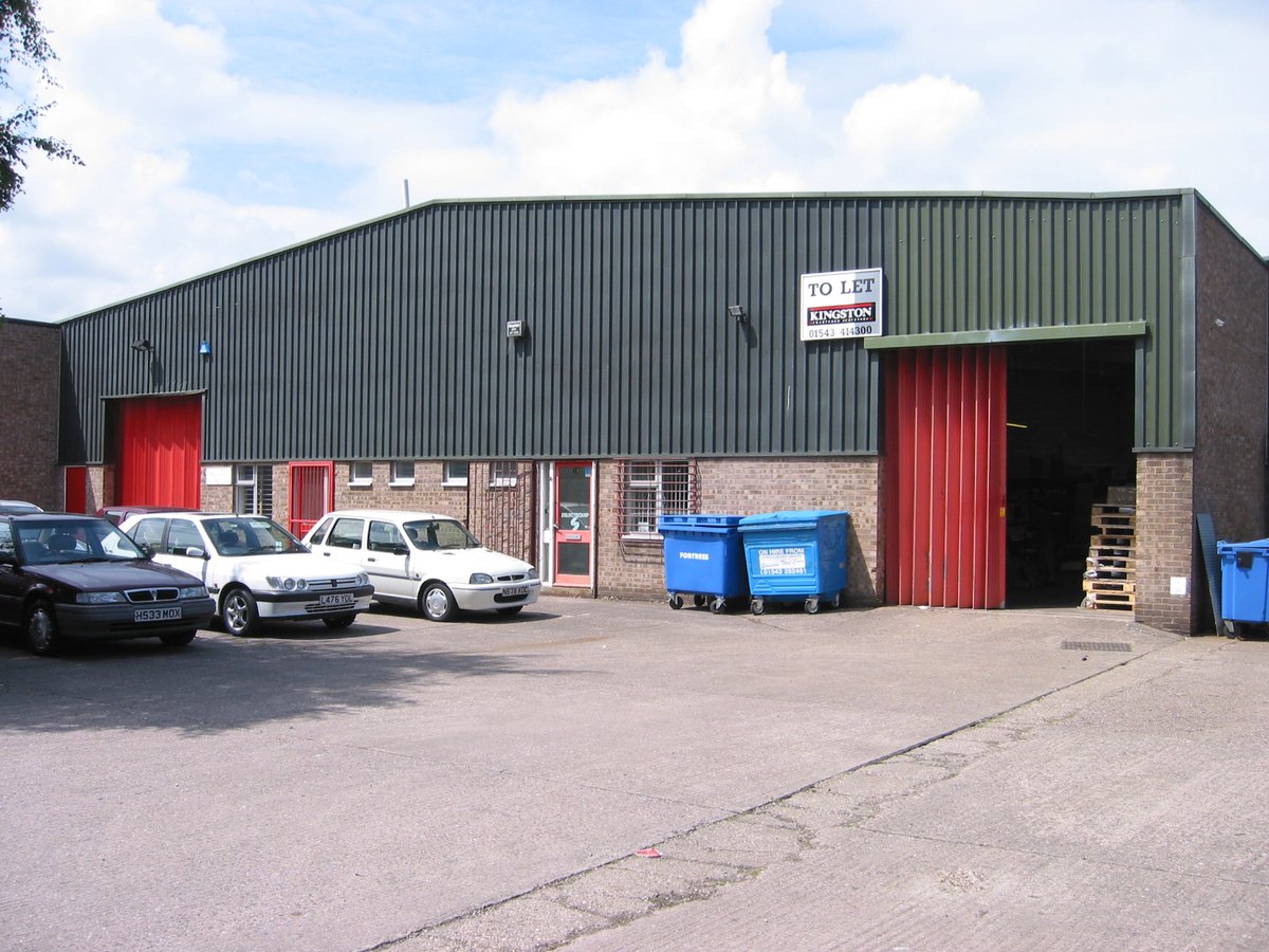 PallMallEstates's tweet photo. 📢 Units 1-2 (6,196 sq. ft) on the Shires Industrial Estate in #Lichfield, West Midlands, are ready to let on flexible terms.

These single storey #LightIndustrial units are within a well-established business park, just 1⃣ mile from Lichfield city centre:

https://t.co/Hv73LQO4ea https://t.co/FOURCRhuik
