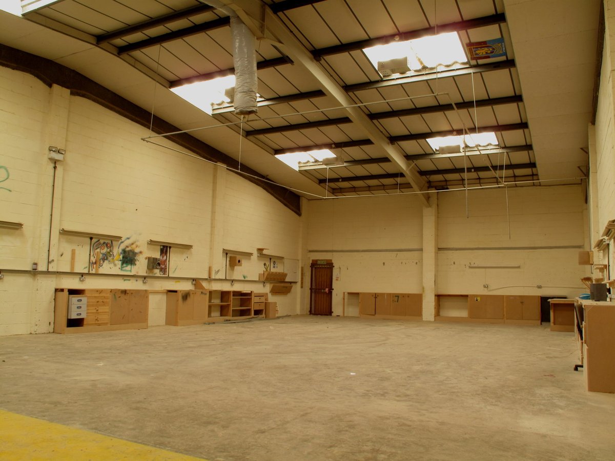 PallMallEstates's tweet photo. 📢 Units 1-2 (6,196 sq. ft) on the Shires Industrial Estate in #Lichfield, West Midlands, are ready to let on flexible terms.

These single storey #LightIndustrial units are within a well-established business park, just 1⃣ mile from Lichfield city centre:

https://t.co/Hv73LQO4ea https://t.co/FOURCRhuik