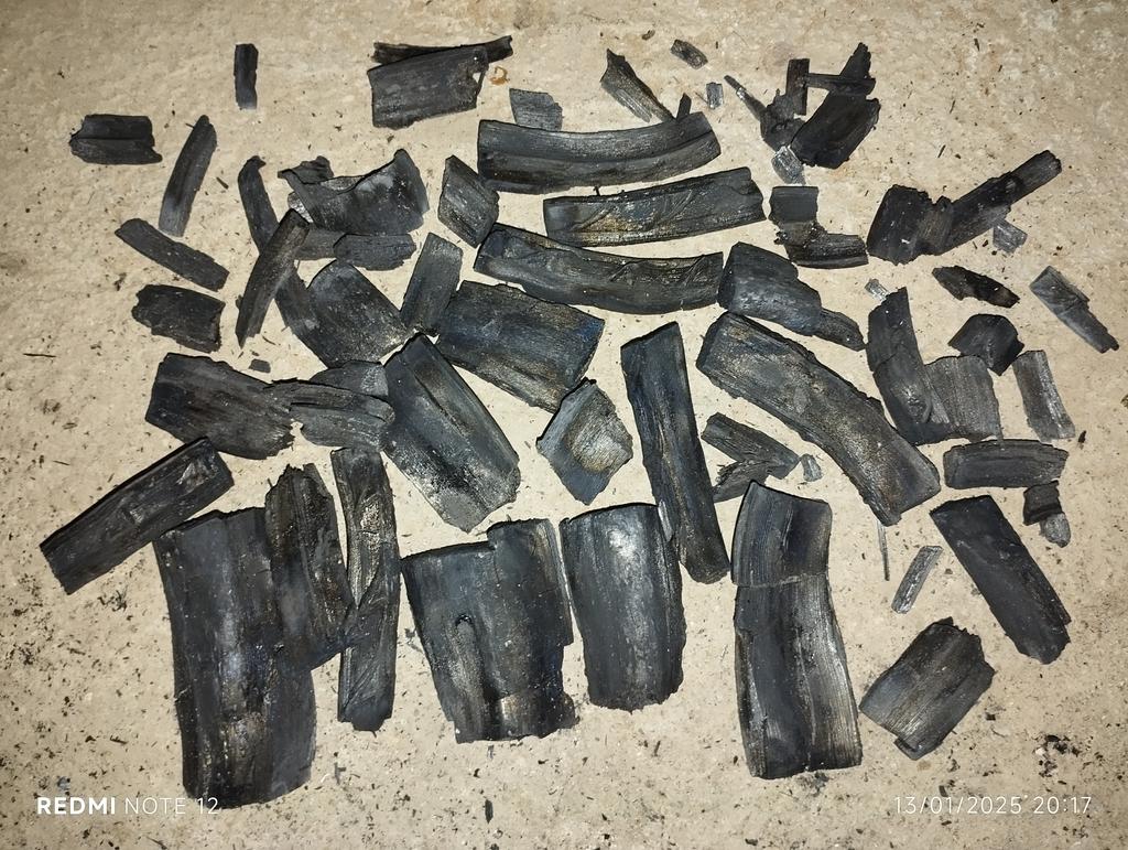 bemnyax's tweet photo. Fresh batch of charcoal from my experiments. Another agricultural waste residue successfully turned into charcoal. #suschar #greenchar #wastevalorisation #biomass #bioenergy https://t.co/6itWolBEuS