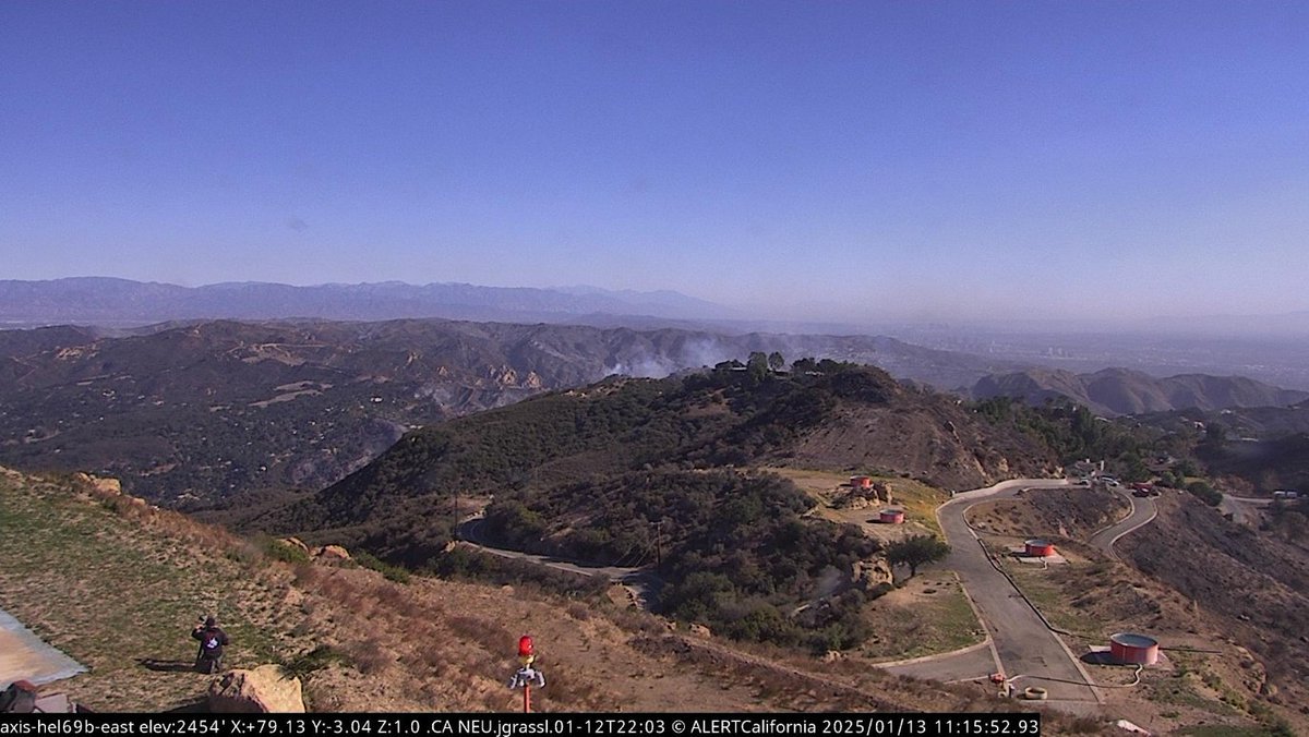 Smoke from the LACFD Helibase 69 Bravo E overlooking Topanga.

#LAWildfires #PalisadesFire