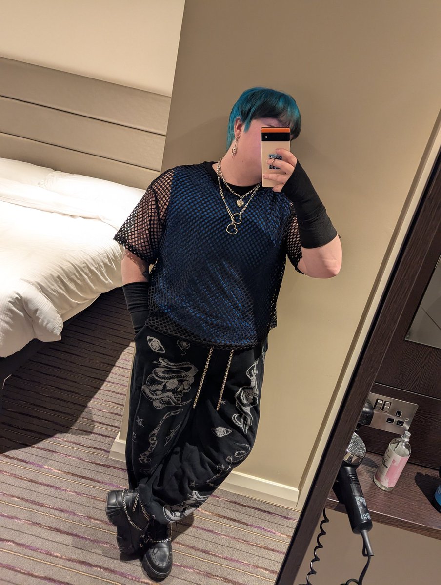 JamieGreyy's tweet photo. Ready for the #terribleinfluencetour #daptit #dnptit #danandphil (idm if you say hi 💅) https://t.co/PzfoePCI63