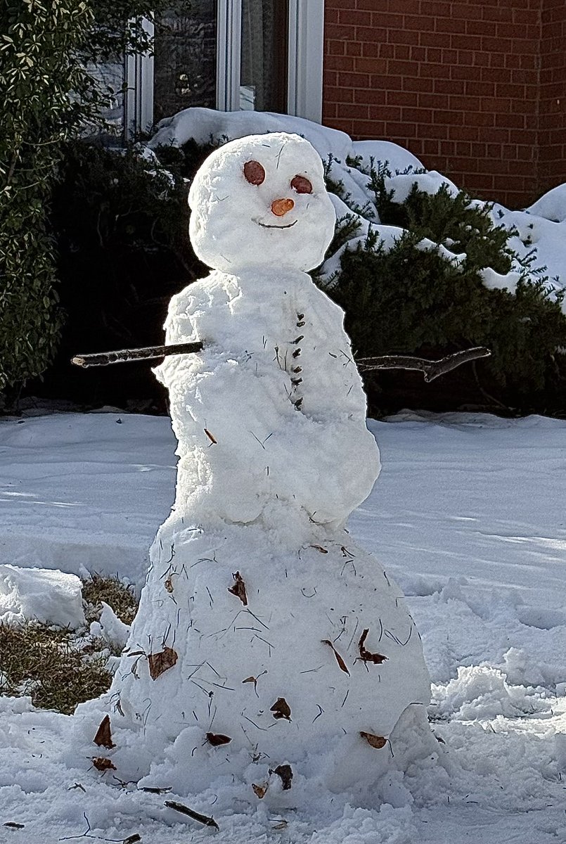 Snow got wet enough for this. I’m 70 y.o. but still not too old for making a snowman.