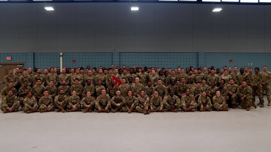 USARPAC's tweet image. Farewell Ceremony for the 990th Engineer Company 🇺🇸
At Fort Dix, N.J., the 990th held a farewell ceremony for their next mission. Leaders wished them safe travels and success. Best wishes to the 990th! 💪 #ArmyReserve #Deployment