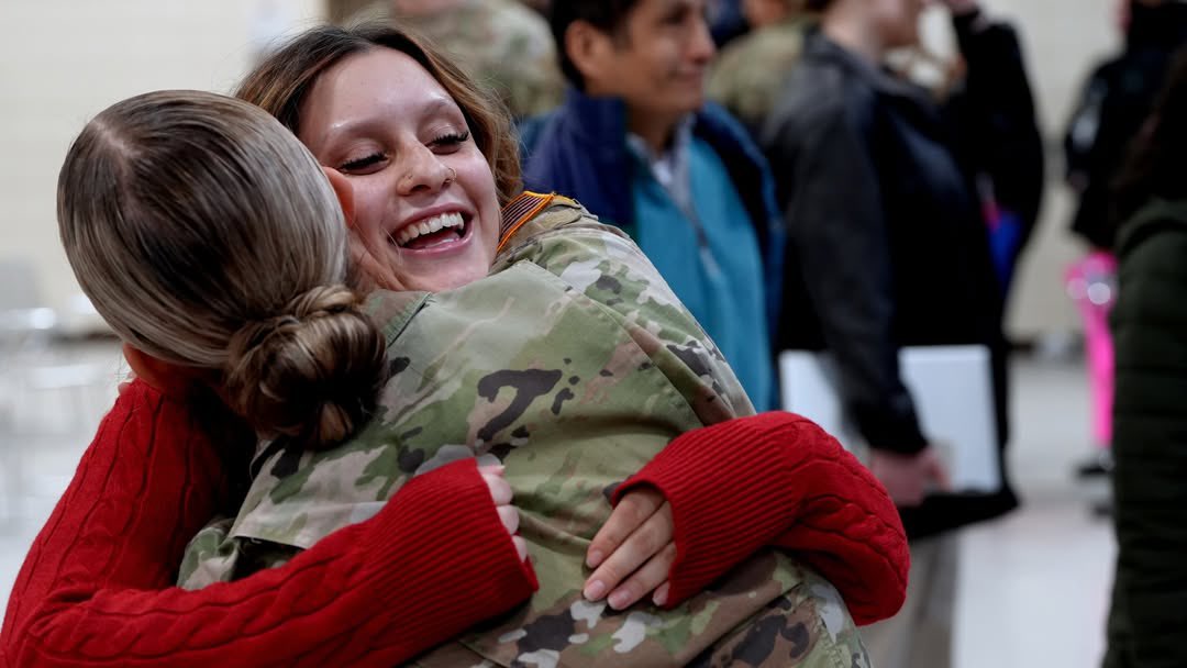 USARPAC's tweet image. Farewell Ceremony for the 990th Engineer Company 🇺🇸
At Fort Dix, N.J., the 990th held a farewell ceremony for their next mission. Leaders wished them safe travels and success. Best wishes to the 990th! 💪 #ArmyReserve #Deployment