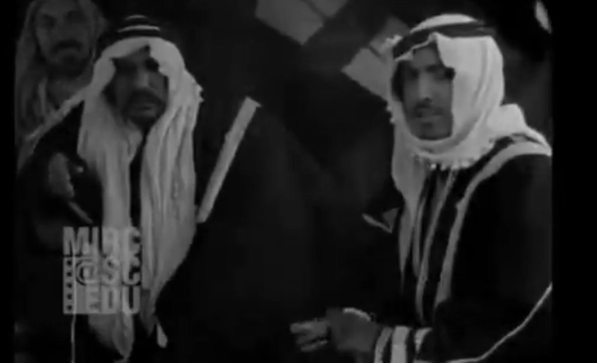 GSecrtary's tweet photo. @Awter9 هذة امارة الرولة من عنزة

الي يمين الامير فواز بن نواف بن نوري الشعلان
الي يسار جده الامير نوري بن هزاع الشعلان 

مكان التصوير لا اعلم بس الاكيد ان الجد الامير نوري الشعلان مدفون بعذرا قرب دمشق https://t.co/8cALTwkYWx