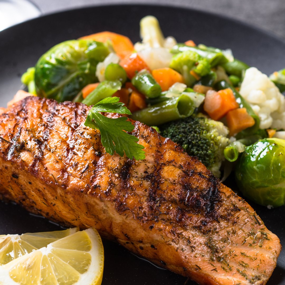 Salmon is a quick and easy dinner option that provides amazing nutritional benefits as well as great taste. Our organic Atlantic salmon is available in stores and online—home delivery is available to local customers. rowefarmsonline.ca/products/produ… 

#eatwell #shoplocal #toronto