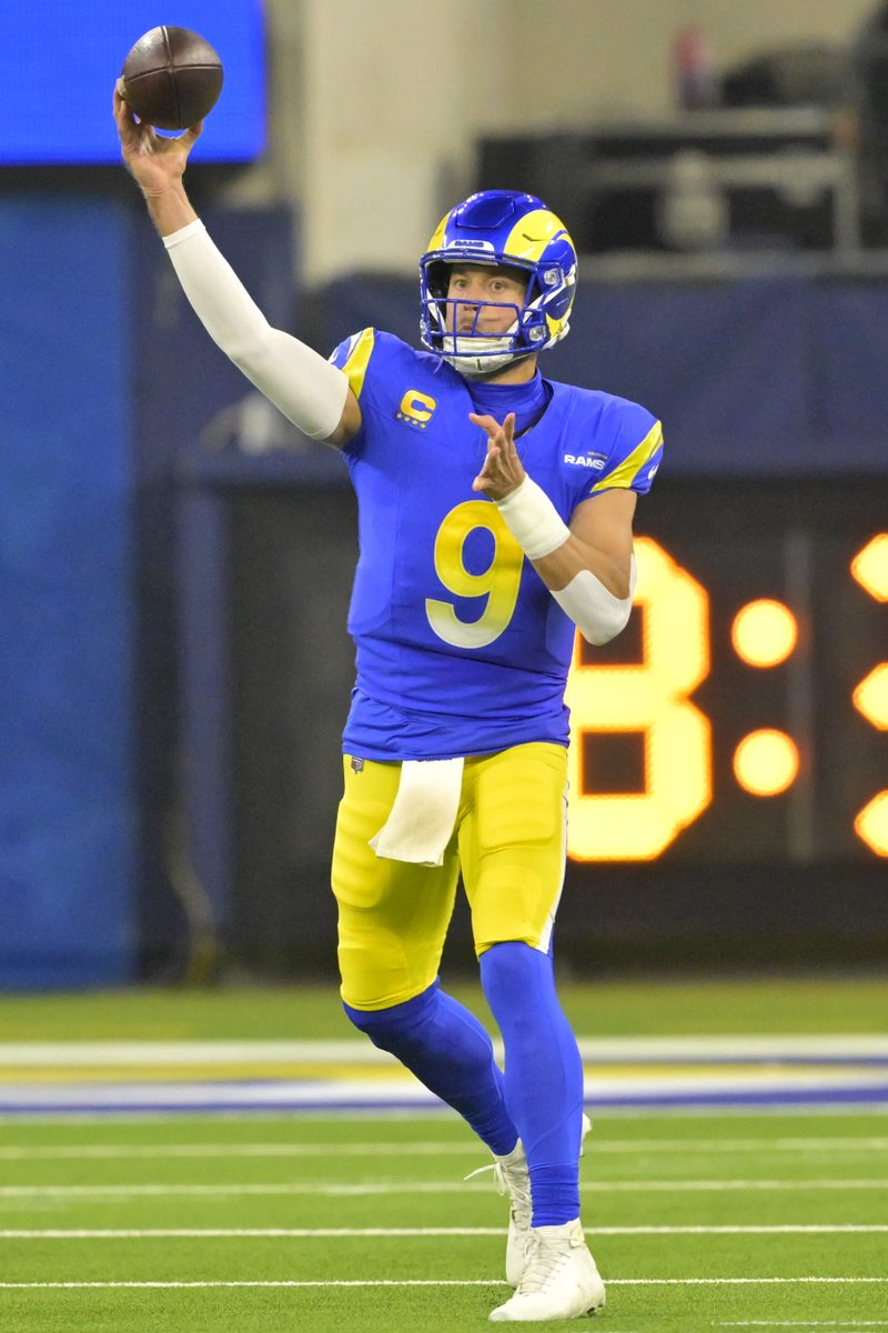 Pickswise's tweet photo. Which of the QBs playing tonight is better RIGHT NOW? 😬

🔁 RT: Matthew Stafford
❤️ LIKE: Sam Darnold https://t.co/qrmQ2mYHwU