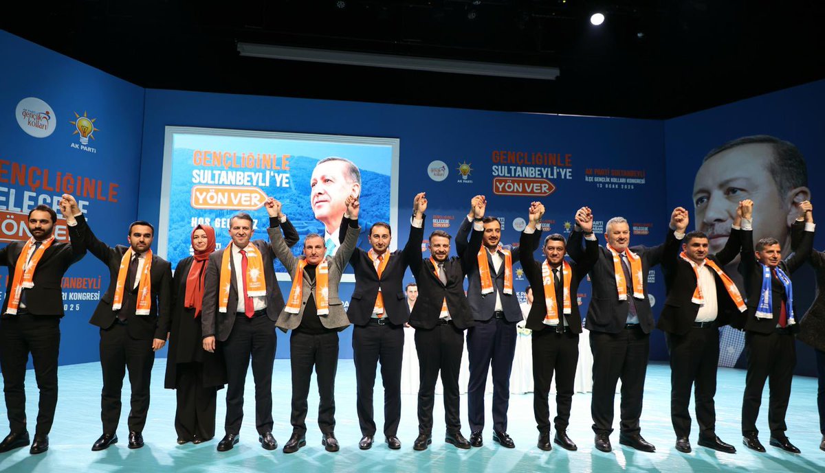 Bugün hayatımda ayrı bir yeri olan Sultanbeyli Gençlik Kolları Kongremizi gerçekleştirdik.

2003-2009 yılları arasında Gençlik Kolları Başkanı olarak hizmet ettiğim ilçemizde bayrağı daha ileriye taşıyacak kardeşlerimin heyecanını, azmini görmekten mutluluk duydum.

Görevi