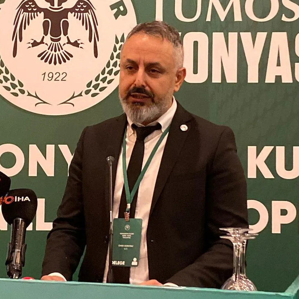 PesindeyizApp's tweet photo. Konyaspor Başkanı Ömer Korkmaz: “Dün Fenerbahçe kulübü fragman yayınladı. Bugünü işaret ettiler galiba. Kostic'in en az 3 sarı kartı var. Dzeko'nun yaptığı hareket kırmızı kart. Sahada hakem yok. VAR odasında hakem yok. Korner olmayan pozisyondan gol yiyoruz. Nereye kadar gideceğiz? Merak ediyorum.

Louka Prip'e atılan dirsek Kadıköy'de Fenerbahçe'nin oyuncusuna yapılsa ne karar verilecek?”