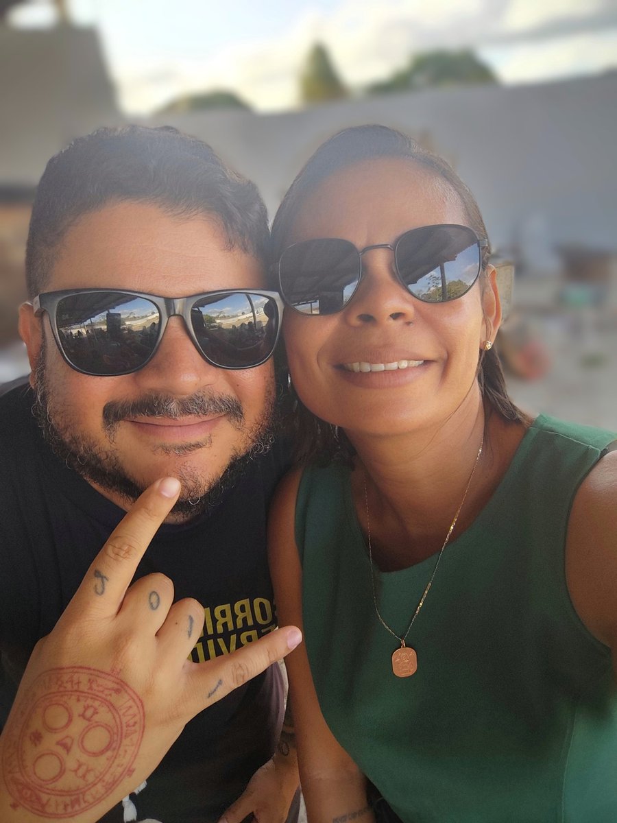 É bom ter com quem festejar. 
Mas é necessário mesmo ter em quem se apoiar quando não, mas conseguir ficar em pé. 
<a href="/BerguinhoF/">Berguinho Freitas</a> #SegundaDetremuraSdv #SegundoPisoDeLaTransformación #SegundaDasDelicias