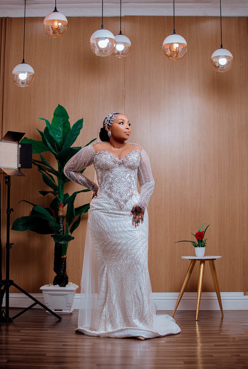 Kingspicha's tweet photo. Hello…My name is David Katunzi; 
I am a profesional portrait and wedding photographer located in 
Dar es salaam. You can book your session with me through my mobile number (255620753518) and if you wish to see more of my work am also available on instagram (Kingspicha)…KARIBU🙏🏾 https://t.co/aGDCkygHzy