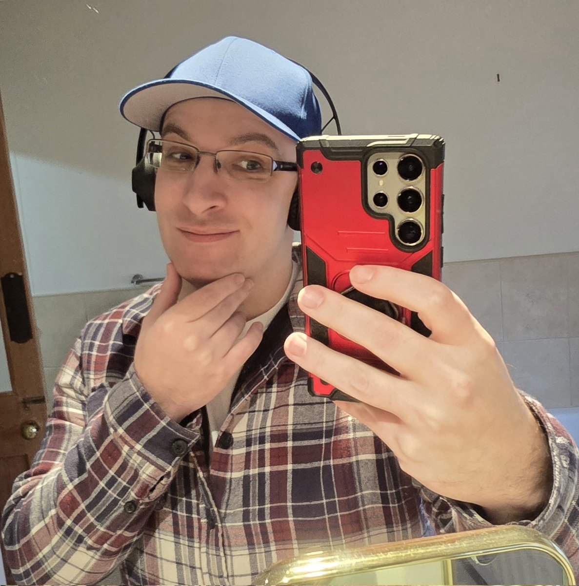 Beard..... GONE 🤣😤😭

Shaving accident and sadly it was unrecoverable 🤣

I'm not having the best start to the year 🙃