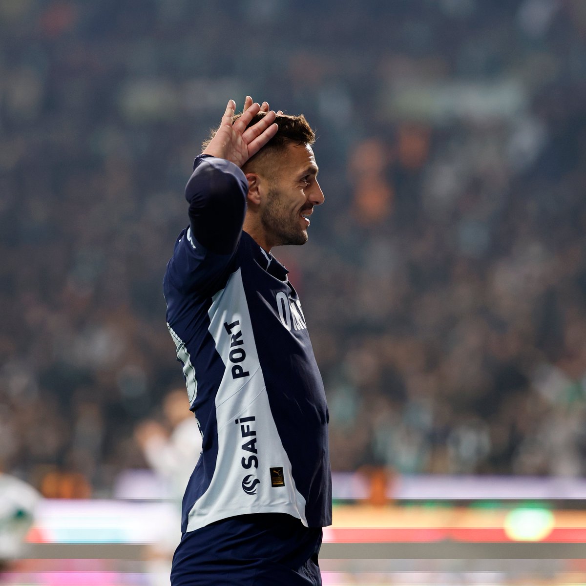 Bu bir şut değil, mükemmel bir asist ama kaleye! 😄🎯