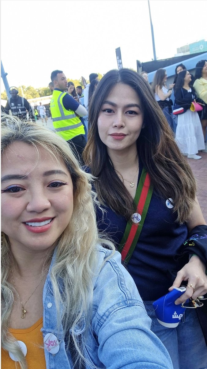 aielsarmiento's tweet photo. with my concert beshy/buddy #coldplayabudhabi #Coldplay https://t.co/rYnTX2QgIe