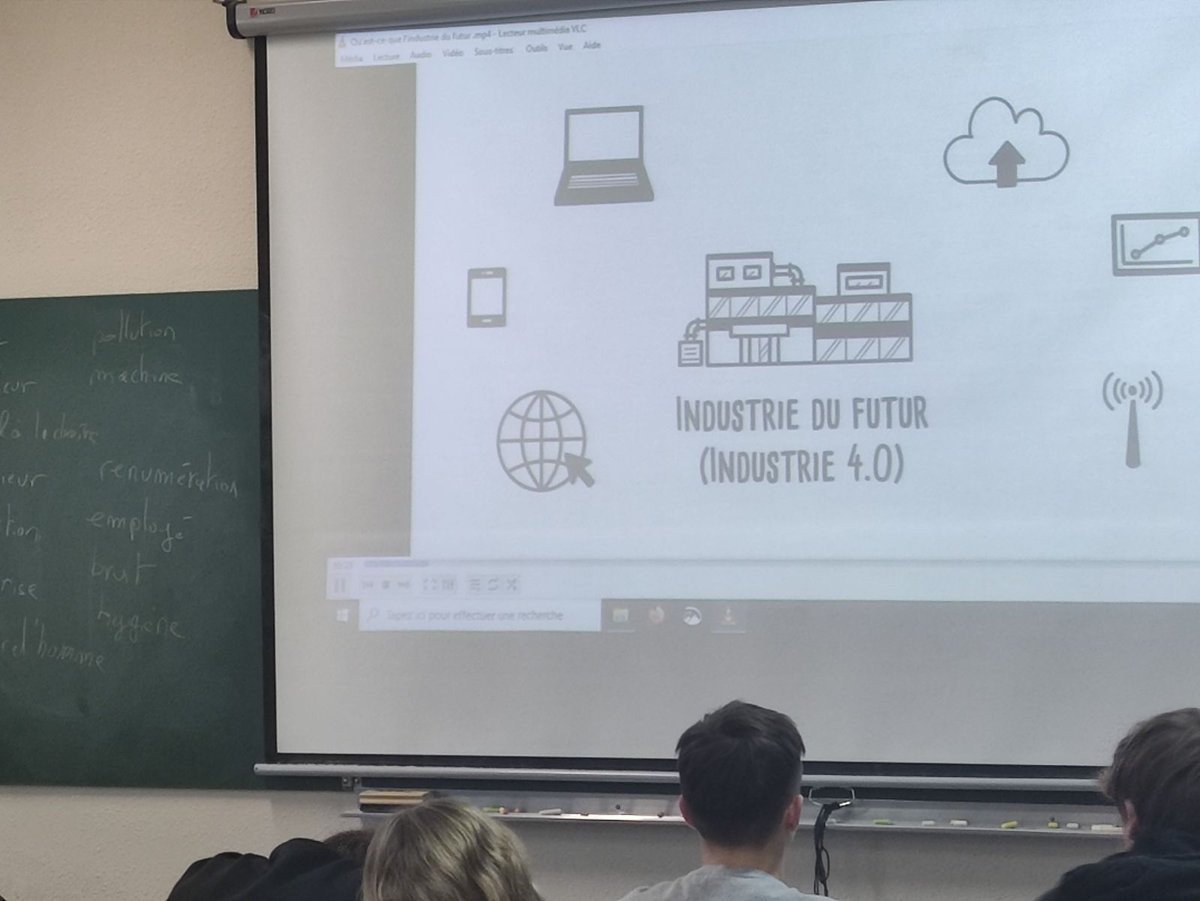 BlaisePascalLon's tweet photo. Notre DDF qui intervient auprès des élèves de 2nde en accompagnement personnalisé pour effacer les clichés liés aux métiers de l'industrie. 
✅️intelligence collective 
✅️orientation éclairée 
@AcLille 
@ota_dsden62 
@dsden62 https://t.co/P501l1QQ8l