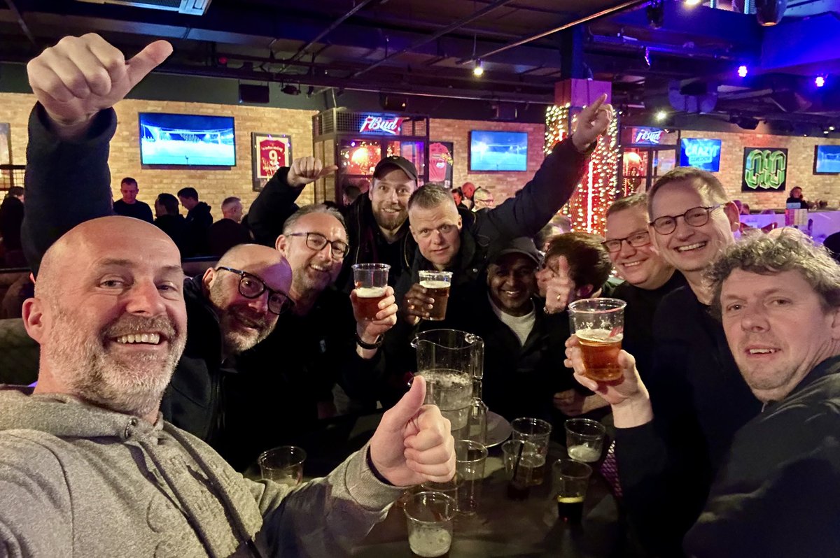 frankherbrink's tweet photo. Een geslaagde #PMDS kameraden nieuwjaarsreceptie. #Feyenoord 🍻👌🏻 https://t.co/WFJKg3Kh4t