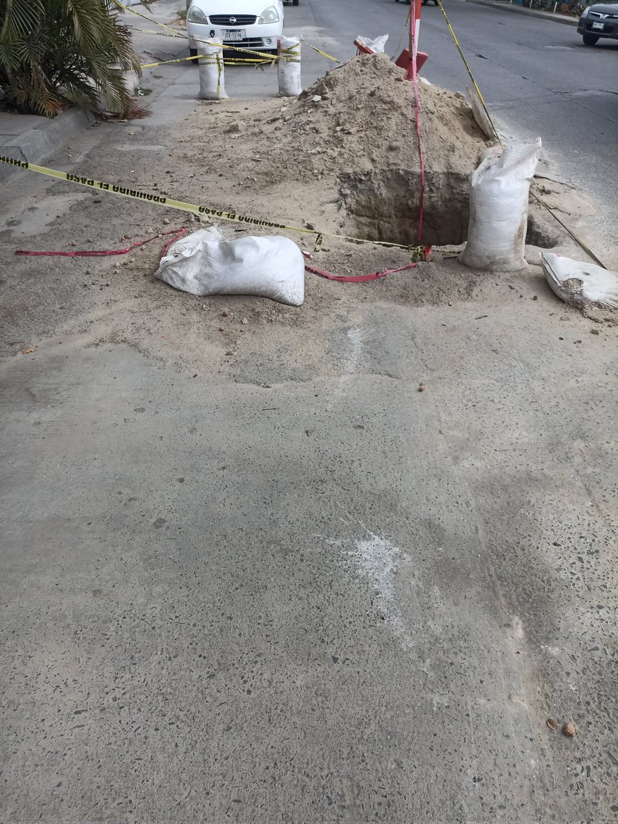 Alonso_RiosM's tweet photo. @siapagdl @GuadalajaraGob @nmas @nmasguadalajara Obra del siapa ya tiene más de 3 meses sin concluir, en Pablo Valdez al cruce con presa Valsequillo, CP 44770 en Guadalajara, Jalisco.

Pónganse a trabajar. https://t.co/m6cdxX2AN9