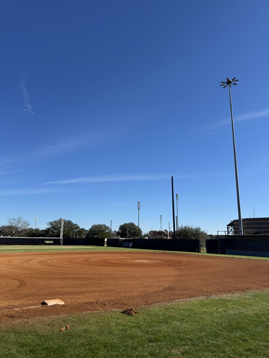 _CoachMatthews's tweet photo. Our infield was cut out today 😍😍 T minus 26 days until opening weekend!! https://t.co/QhF5nVQoLd