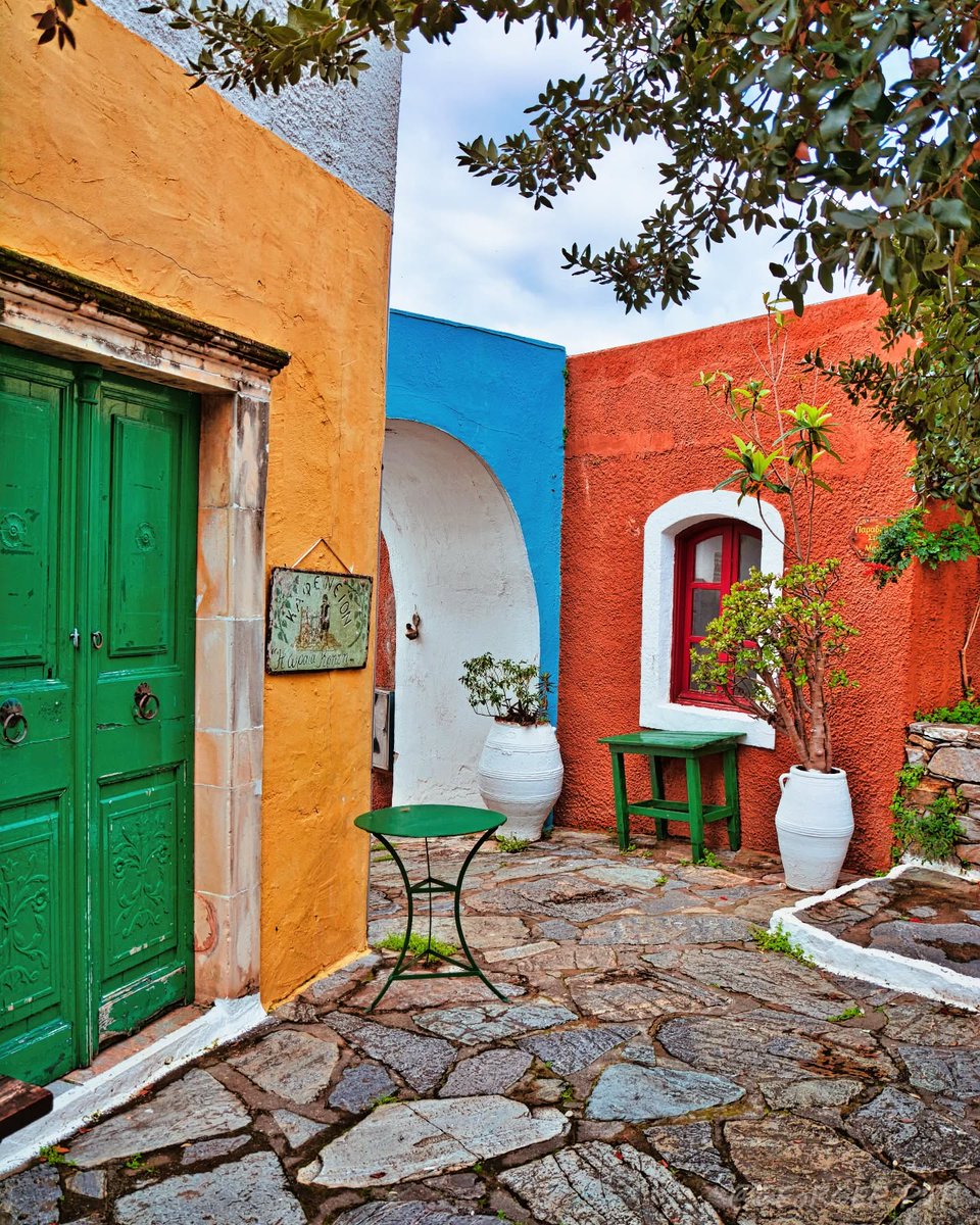 GreekPictures's tweet photo. #Arolithos village is a unique destination in #Crete and the perfect place if you want to get a glimpse into the traditional way of life on the island. Located outside of #Heraklion, this village is primarily known for its beautiful traditional architecture. 🇬🇷
📷 georgeeptr https://t.co/b32sJX3nIV