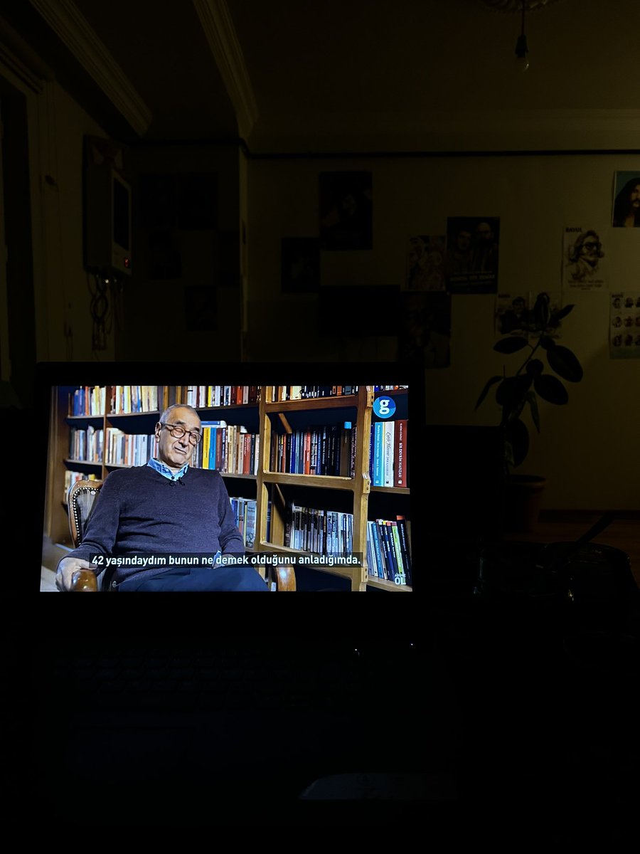 “Uzansam dokunacağım ama yıldızlar kadar da uzağım..”

Abisinin 10 yıllık ceketiyle Anadolu’dan İstanbul’a üniversite okumaya gelen bir bilim adamının hikayesi..