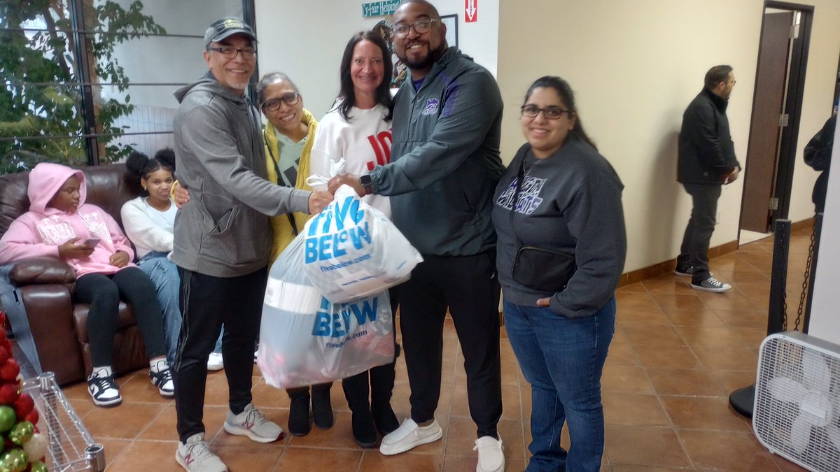 AragonWildcats's tweet photo. We want to thank everyone who donated blankets and socks to our drive back in December. The items donated to our Wildcats of Distinction were delivered to Cy-Fair Helping Hands. Your support made this impactful experience possible for our students. Thank you! #CFISDspirit https://t.co/ZPi242phs5