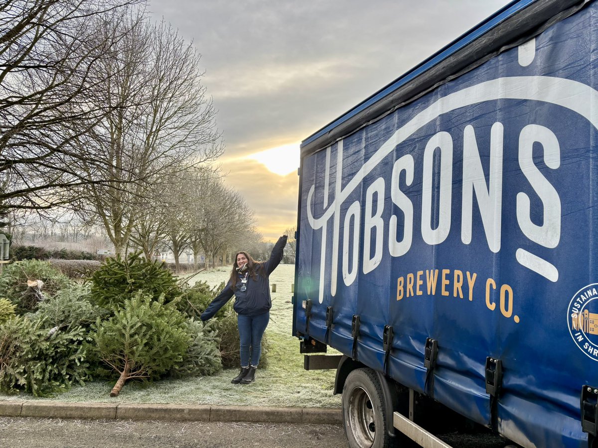 StuartAllenBiz's tweet photo. It’s MONDAY and it’s 8pm! Welcome to the 6️⃣1️⃣1️⃣th weekly edition of Monday night #WorcestershireHour LIVE, and the 8️⃣8️⃣th of our 2nd Decade. Great to see so many #WorcestershireHour contributors getting involved in Christmas tree recycling for local charities! 👏👏👏 https://t.co/mqibUKfrbk