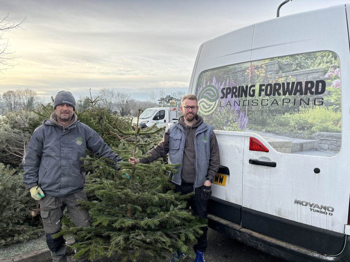 StuartAllenBiz's tweet photo. It’s MONDAY and it’s 8pm! Welcome to the 6️⃣1️⃣1️⃣th weekly edition of Monday night #WorcestershireHour LIVE, and the 8️⃣8️⃣th of our 2nd Decade. Great to see so many #WorcestershireHour contributors getting involved in Christmas tree recycling for local charities! 👏👏👏 https://t.co/mqibUKfrbk