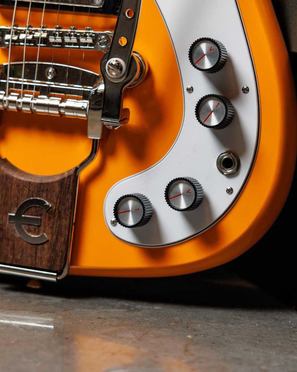 GibsonGarage's tweet photo. 🚨Gibson Garage Guitar of the Week🚨

Epiphone 150th Anniversary Crestwood Custom in California Coral.

You never know what treasure you'll find at the Gibson Garage Nashville. Stop by to shop and play.

#epiphone #gibsongarage #guitaroftheweek #crestwood https://t.co/d1o33A35A5