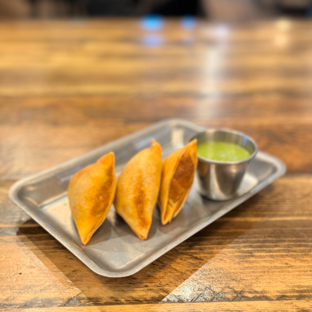 Anand George's Indian Kitchen (@tukkatuksf) on Twitter photo One day to go! Founders & Co. Swansea will open soon (On 14th Jan)
Freezing weather demands comforting food 🥶 Bite into the homemade Chicken Samosas served with Mint chutney for the extra zing!! Available
📍 @cardiffmarket1891 11-3.30pm
📍 @goodsheds Wed - Sat 12-9pm, Sun One day to go! Founders & Co. Swansea will open soon (On 14th Jan)
Freezing weather demands comforting food 🥶 Bite into the homemade Chicken Samosas served with Mint chutney for the extra zing!! Available
📍 @cardiffmarket1891 11-3.30pm
📍 @goodsheds Wed - Sat 12-9pm, Sun