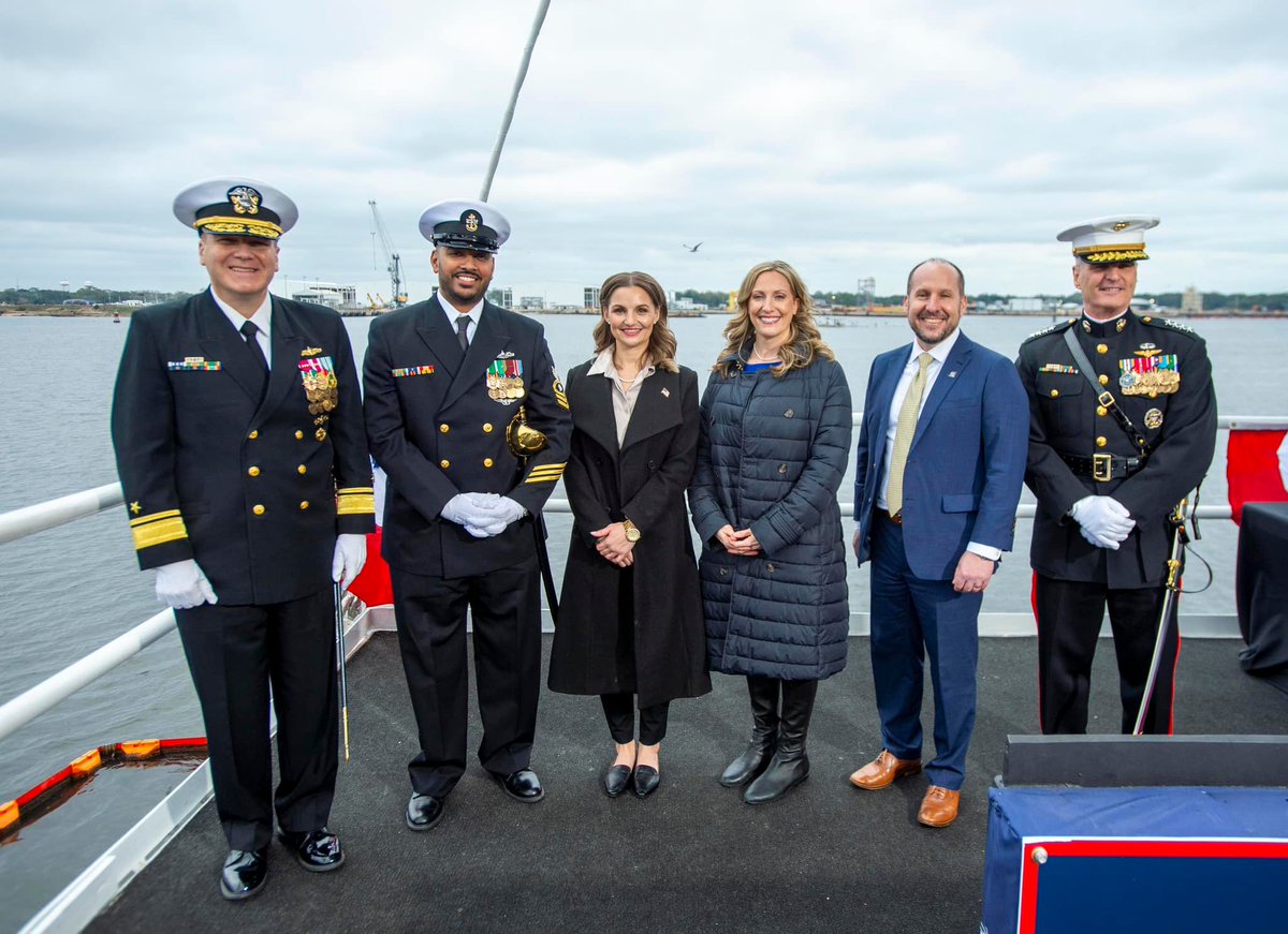 WeAreHII's tweet photo. HII christened San Antonio-class amphibious transport dock Harrisburg (#LPD30) Saturday at the company’s #IngallsShipbuilding division. 🍾⚓

Congratulations, shipbuilders!

Read the full release here: https://t.co/T5qzWQyn1Z https://t.co/JYG7TPSdhg
