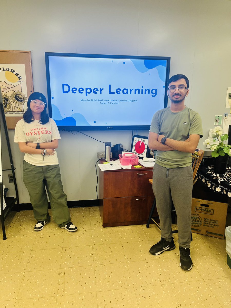 CityLabRevere's tweet photo. Pathway Internship students taught us about their work with the Fine Arts and Deeper Learning Programs in today’s showcase! 

#CityLab #cityasalab #showcase #presentations #deeperlearning #experientiallearning #handsonlearning #finearts @RPS_Super @arts_rps @RPS_STEM https://t.co/m9KsgWhe8C