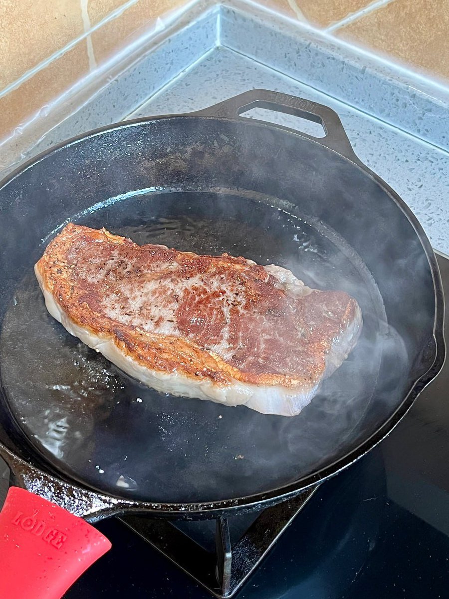 Keyanraspberry's tweet image. Perfect Steak that i want🤤