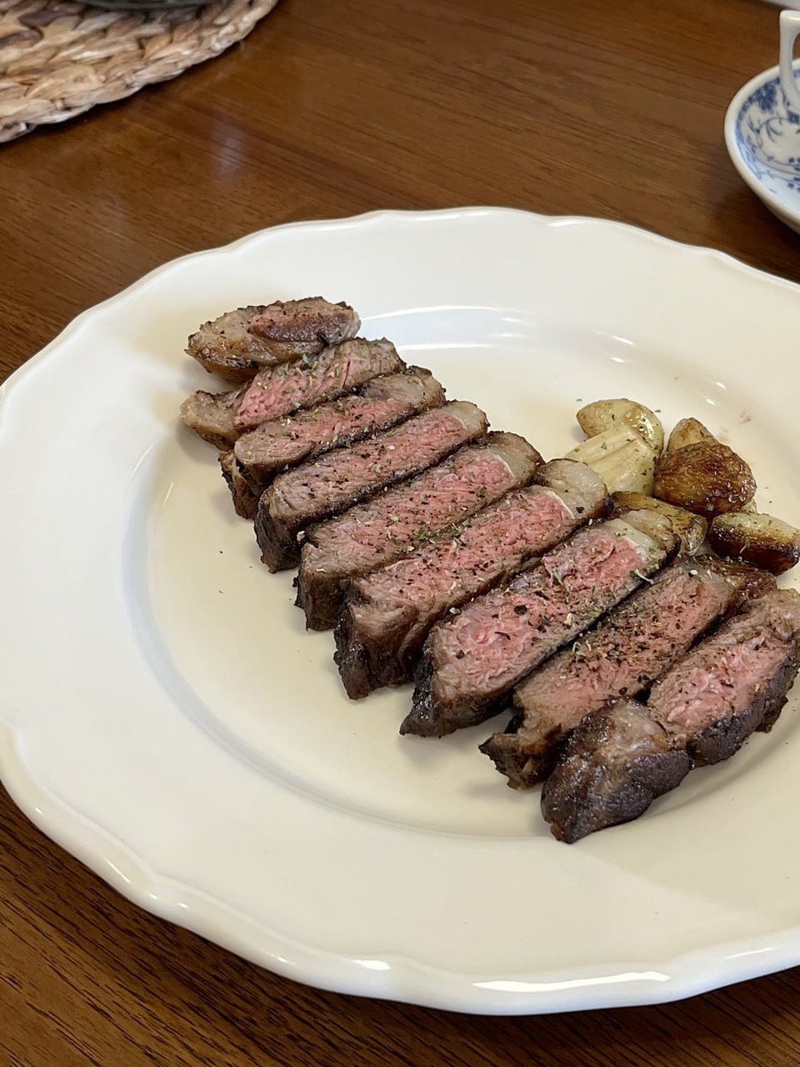 Keyanraspberry's tweet image. Perfect Steak that i want🤤