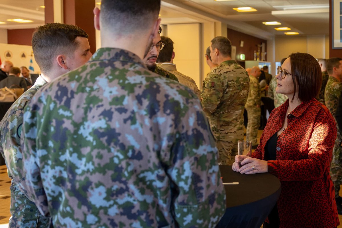 Neijoerschpatt <a href="/ArmyLuxembourg/">Lëtzebuerger Arméi</a> 🫡

Och 2025 stinn eis Arméi &amp; Defense virun enormen Erausfuederungen. Ech hu profitéiert fir dem Personal MERCI ze soe fir hiren Asaz &amp; Engagement am Interessi vun eisem 🇱🇺 Land. Et geet drëm fir eis Fräiheet, Sécherheet &amp; Demokratie ze schützen.