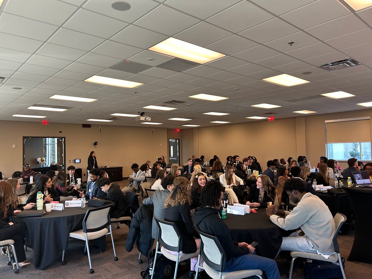 TimElmore's tweet photo. Loved spending the day investing in training young leaders from high schools across Gwinnett County, Georgia. The future is bright, folks! #GSLT https://t.co/tt4w3BmcJT