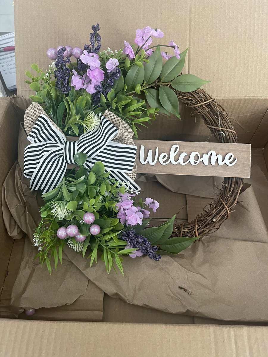 EstherHaynie's tweet photo. My friend made me this beautiful wreath for my new home. Love it! https://t.co/WaAqMCfQKo