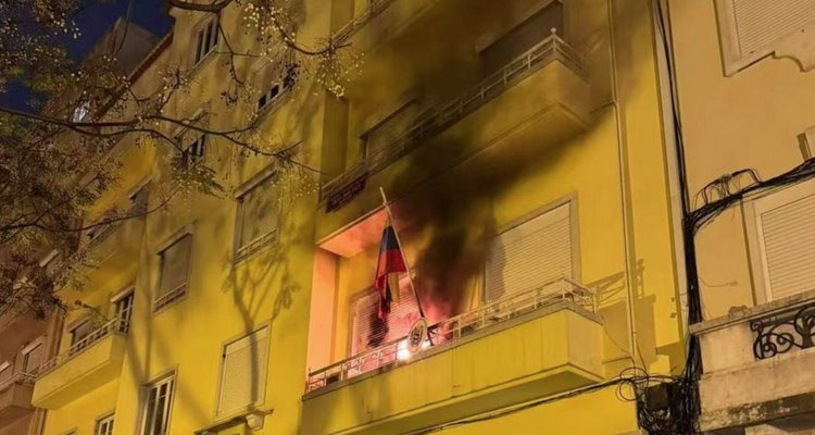 Condenamos atentado terrorista contra el Consulado General de #Venezuela en Lisboa, Portugal.

Reiteramos el compromiso de #Cuba con la lucha contra el terrorismo y el llamado a la comunidad internacional a actuar con firmeza frente a quienes promueven y financian esas acciones.
